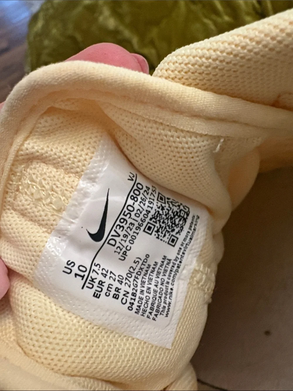 Pale Yellow Metcon-Style Athletic Sneakers